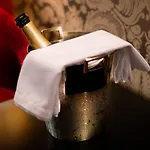 Ξενοδοχείο Maison Athenee 4*