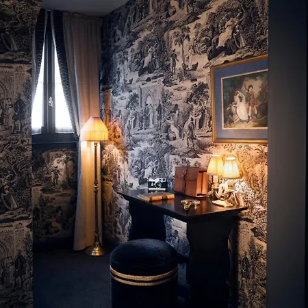 Maison Athenee 호텔 4*