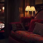 Maison Athénée Hotel 4*