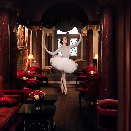 Maison Athenee Paris