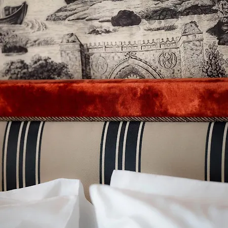 Maison Athenee Hotell 4*