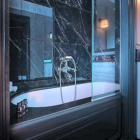 Maison Athenee Hotel 4*