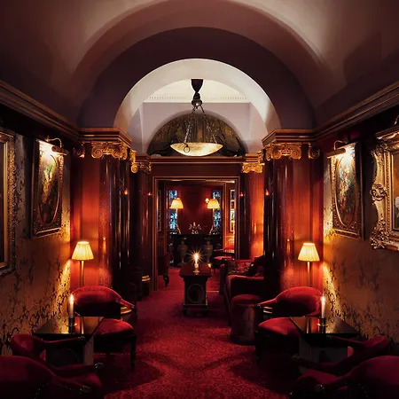Hotel Maison Athenee 4*
