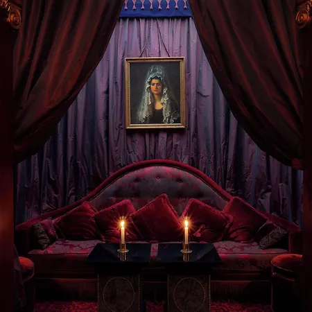 Maison Athenee Paris