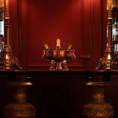 Maison Athénée Paris